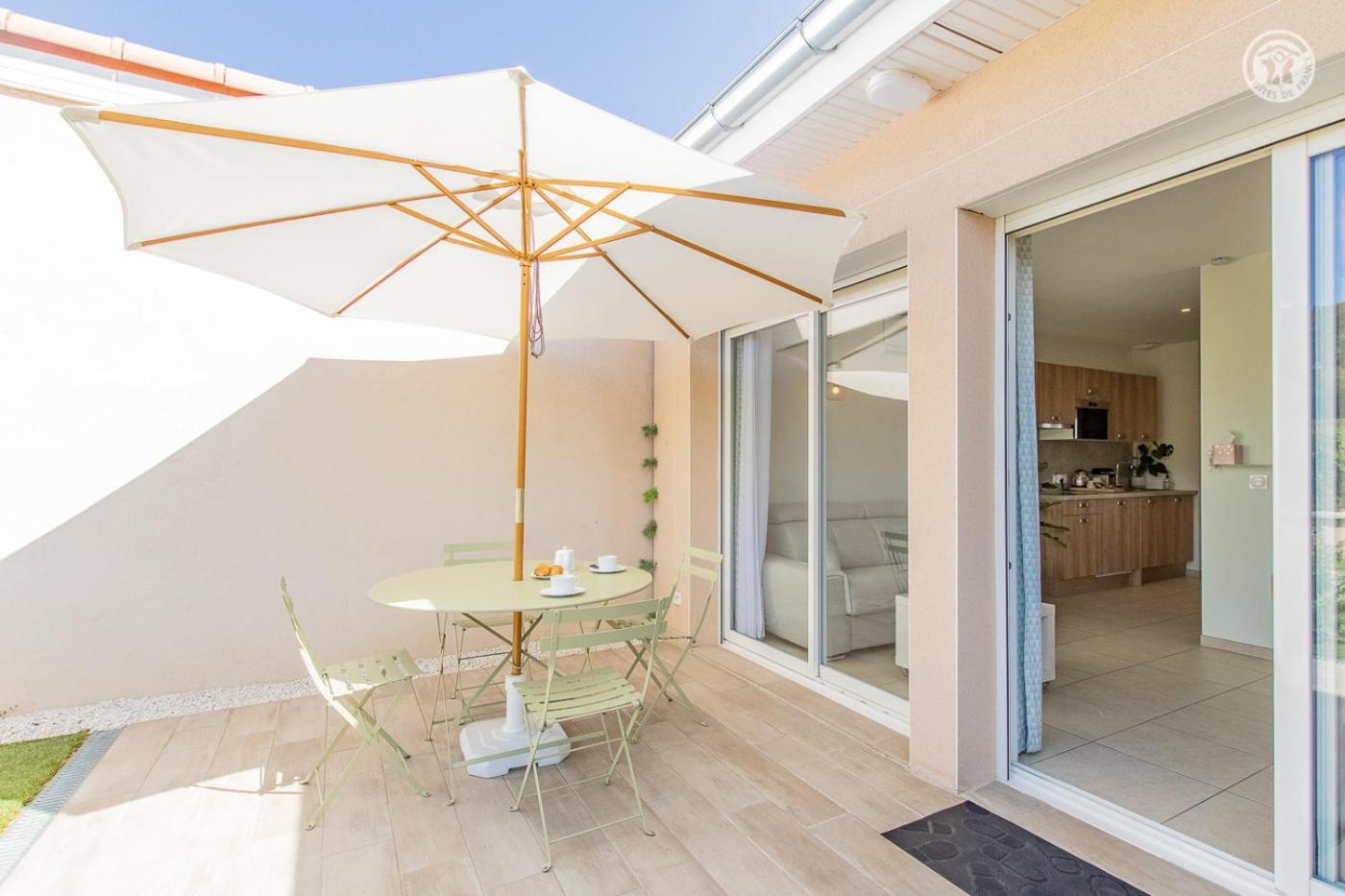 Le Maconnais Guest House Vinzelles Екстер'єр фото