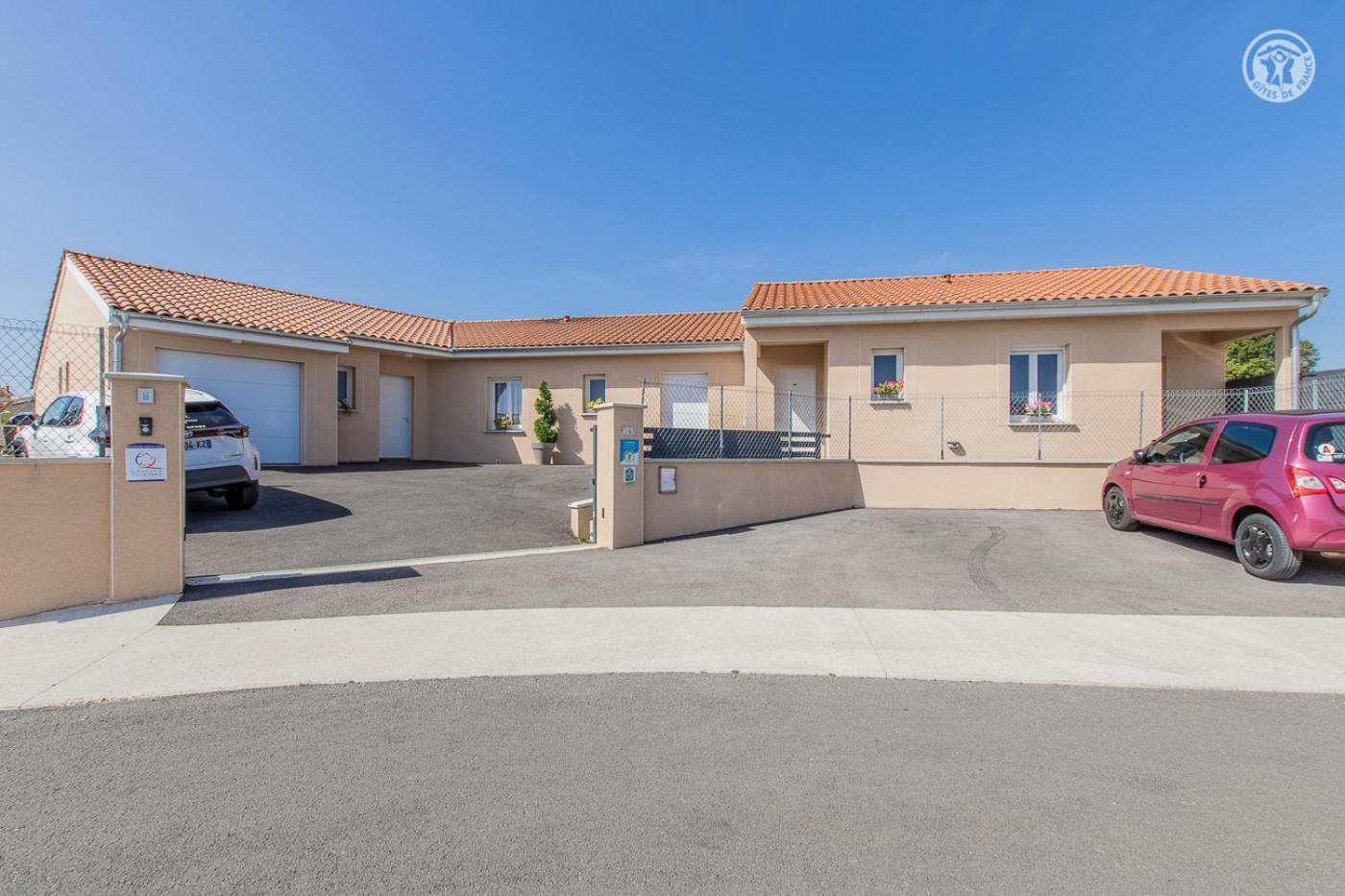 Le Maconnais Guest House Vinzelles Екстер'єр фото